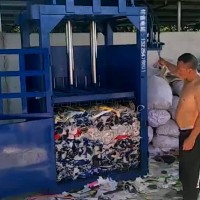 廢布料壓縮打包機(jī) 廢紙箱液壓捆扎打包機(jī) 生活垃圾立式壓縮機(jī)