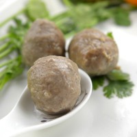 萬(wàn)品撒尿牛丸500g火鍋燒烤食材小吃牛肉丸子廠家批發(fā)一件代發(fā)