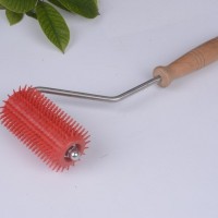 供應蜂膠滾輪 木滾輪 塑料滾輪蜂具廠家批發(fā)